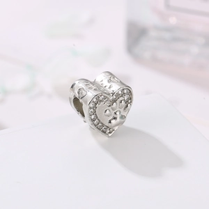 Charm cœur argenté avec empreinte de patte et cristaux brillants pour bracelets DIY