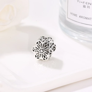 Vintage-Silberperle mit hohlem Blumenmuster für DIY-Schmuck und Armband-Accessoires
