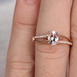 Anello in Lega Placcato Oro Rosa Con Zirconia Rosa Ovale Vite Intagliata Per Donna Matrimonio Fidanzamento Gioielli