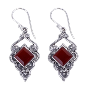 Pendientes de plata vintage con filigrana y piedra preciosa de granate rojo cuadrado