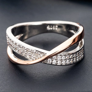 Minimalistischer zweifarbiger X-Ring mit Zirkonia-Steinen und S925-Silberprägung