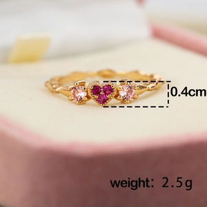 Anello a cuore placcato oro con zircone rosso in scatola di velluto rosa, peso 2,5g
