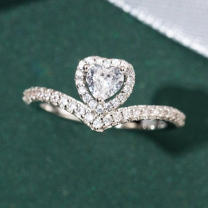 Minimalist V-Shaped Heart Crown Ring Cubic Zirconia Inlaid Copper White Gold Plated Engagement Wedding Ring For Women