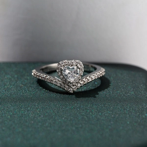 Elegant V-shaped heart crown ring with sparkling zircon in a silver-tone setting