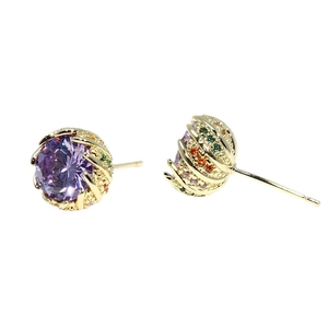 Eleganti orecchini a lobo rosa con zircone viola e dettagli multicolore dorati