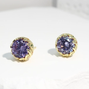 Orecchini a Bottone in Rame Placcato Oro con Zirconia Viola a Forma di Bocciolo di Rosa Gioielli Floreali per Donna