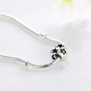 Pulsera de cadena de serpiente plateada estilo étnico con dije de estrella y cuentas de corazón