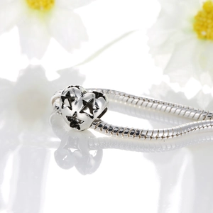 Abalorio de corazón estilo étnico con estrellas huecas en pulsera de cadena serpiente