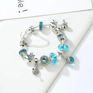 Bracelet à breloques en cristal bleu avec chaîne serpent argentée et pendentif cœur