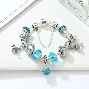 Bracelet en perles de verre bleu cristal avec breloques cœur et couronne pour l'été