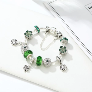 Bracelet à perles trèfle à quatre feuilles en cristal vert avec chaîne de sécurité argent
