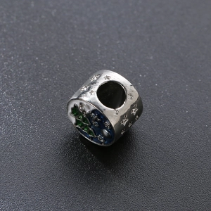 Silberne Charm-Perle mit blau-grünem Email und Sternen für DIY-Armbänder