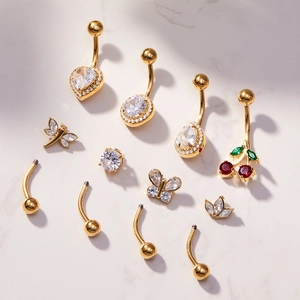Set de piercings para el ombligo en acero bañado en oro 18k con circonitas 5A y colgantes