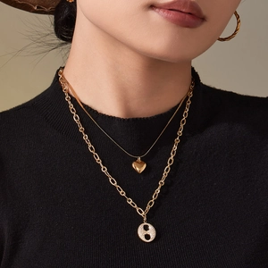 Collier double épaisseur plaqué or 18k avec pendentif cœur et chaîne à maillons nez de porc
