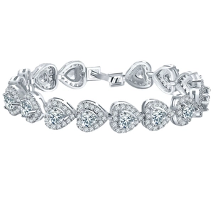 Elegante bracciale tennis a forma di cuore in argento con zirconi scintillanti