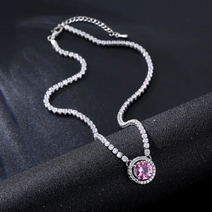 Collier tennis en argent avec pendentif rond en pierre rose et halo étincelant