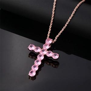 Collier hip-hop doré rose avec pendentif croix, pierres roses et chaîne torsadée