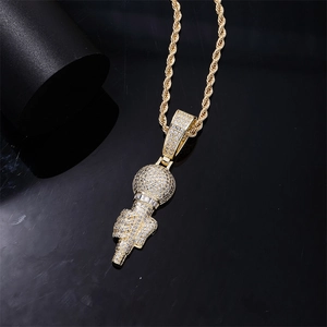 Collier hip hop avec pendentif microphone en or serti de zircons et chaîne corde torsadée