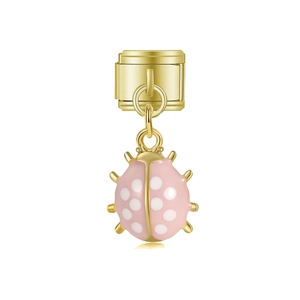 Détail du pendentif coccinelle en émail rose pour bracelet à maillons modulaires italien