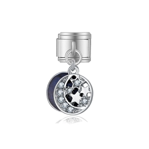 Détail d'un charm italien étoile et lune avec émail bleu et cristaux étincelants