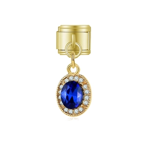 Détail du charm modulaire italien avec pierre bleu saphir et cristaux blancs brillants