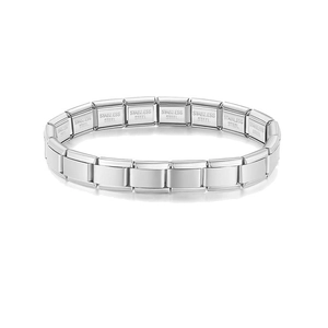 Vue détaillée des maillons modulaires en acier inoxydable poli pour bracelet italien