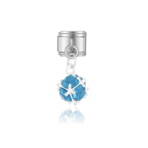 Détail du pendentif flocon de neige argenté avec sphère en cristal bleu pour bracelet