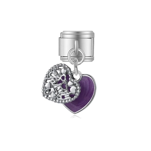 Détail du charm italien avec cœur en émail violet et sculpture en argent évidée