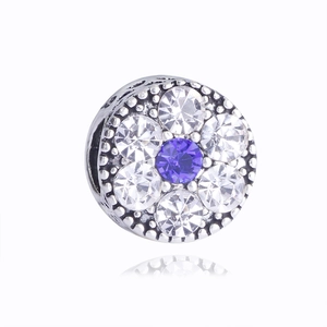 Silberne Perle mit zentralem lila Zirkon und weißen Edelsteinen für DIY-Armband-Schmuck