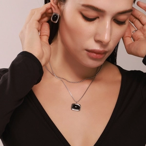 Schmuckset aus quadratischem schwarzem Achat mit Kette und Ohrringen, 18 Karat vergoldet