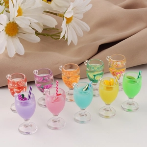 Ciondoli in Resina a Forma di Calice di Succo di Frutta in Miniatura per Creazione Gioielli Fai da Te Accessori Decorazione