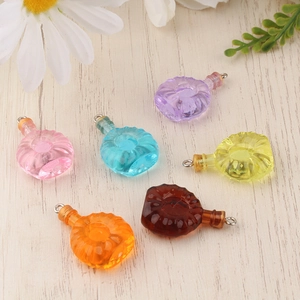 Set aus 6 bunten Mini-Harz-Flaschenanhängern mit Metallschleifen für DIY-Schmuck