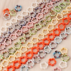 Hohle Fünf-Blatt-Blumenperlen aus Keramik in verschiedenen Tuschefarben für DIY-Schmuck