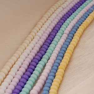 Perles de rocaille en verre givré macaron coloré sur satin pour la création de bijoux DIY