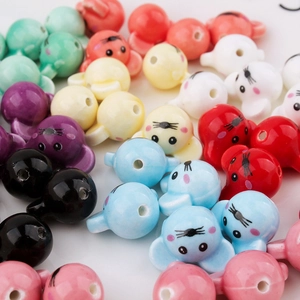 Simpatiche perline di ceramica a forma di topo in vari colori per bracciali fai-da-te