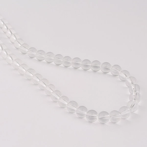 Gros plan de perles de verre rondes transparentes de 8mm pour bijoux DIY et artisanat