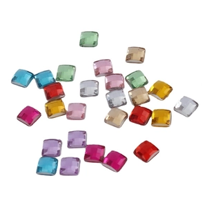 Strass carrés en acrylique multicolores de 4mm facettés pour le nail art et l'artisanat