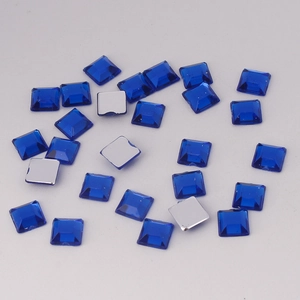 Détail de strass en acrylique carrés bleus de 5 mm pour le nail art et projets DIY
