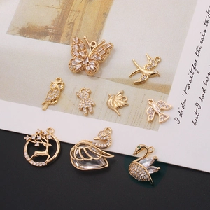 Kollektion goldener Tieranhänger mit Zirkonia-Inlay für DIY Schmuckherstellung