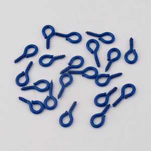 Makro-Detail von dunkelblau beschichteten Ringschrauben aus Karbonstahl mit Gewinde