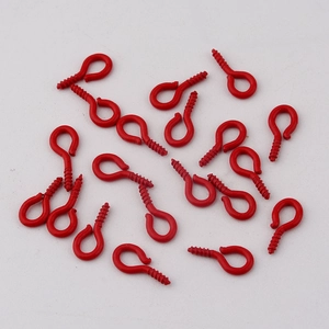 Detailansicht der roten lackierten Ringschrauben für DIY-Bastelarbeiten und Zubehör