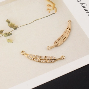 Détails de pendentifs plumes dorés avec zircons blancs pour la création de bijoux