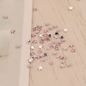 Macro de mini strass étoiles 3mm et breloques métalliques pour décoration d'ongles