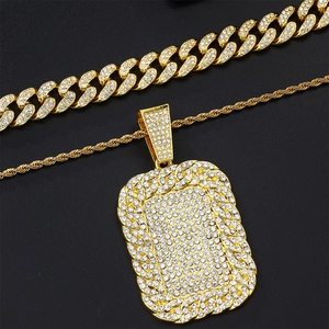 Hip Hop Gold Set mit eisigem Rechteck Anhänger und kubanischer Gliederkette