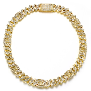 Collier chaîne cubaine dorée avec maillons en H, strass pavés et fermoir carré chic