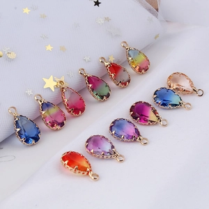 Pendentifs en cristal goutte d'eau avec dégradé de couleurs et bordure dorée en métal