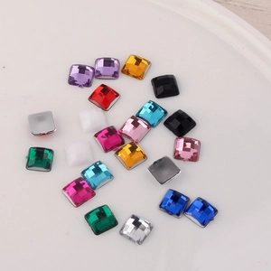 Strass Carrés à Dos Plat en Acrylique Gemmes de Cristal à Facettes Multiples pour Création de Bijoux DIY Décoration de Coque de Téléphone Sac