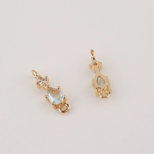 Détails des pendentifs en zircon goutte bleu clair avec doubles boucles dorées