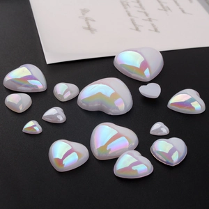 Irisierende Herz-Resin-Cabochons in verschiedenen Größen für DIY-Handyhüllen-Bastelarbeiten