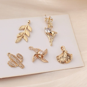 Goldene DIY-Anhänger mit Zirkon-Kaktus, Rentier und Windrad für die Schmuckherstellung